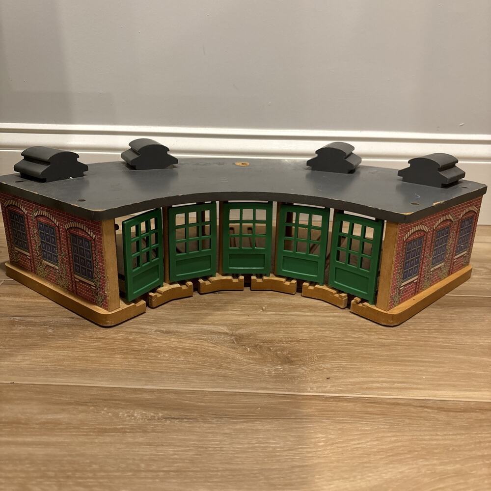THOMAS & FRIENDS WOODEN RAILWAY ROUNDHOUSE 99320